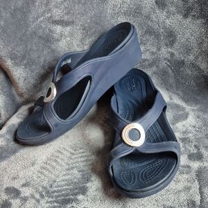 Crocs Women's 7 Navy Blue Wedge Sandal